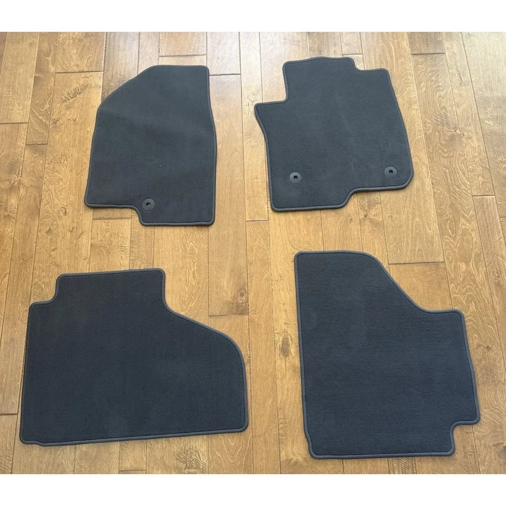 Genuine GM OEM Cadillac Escalade ESV Carpet Floor Mats 4pc Set 84626112